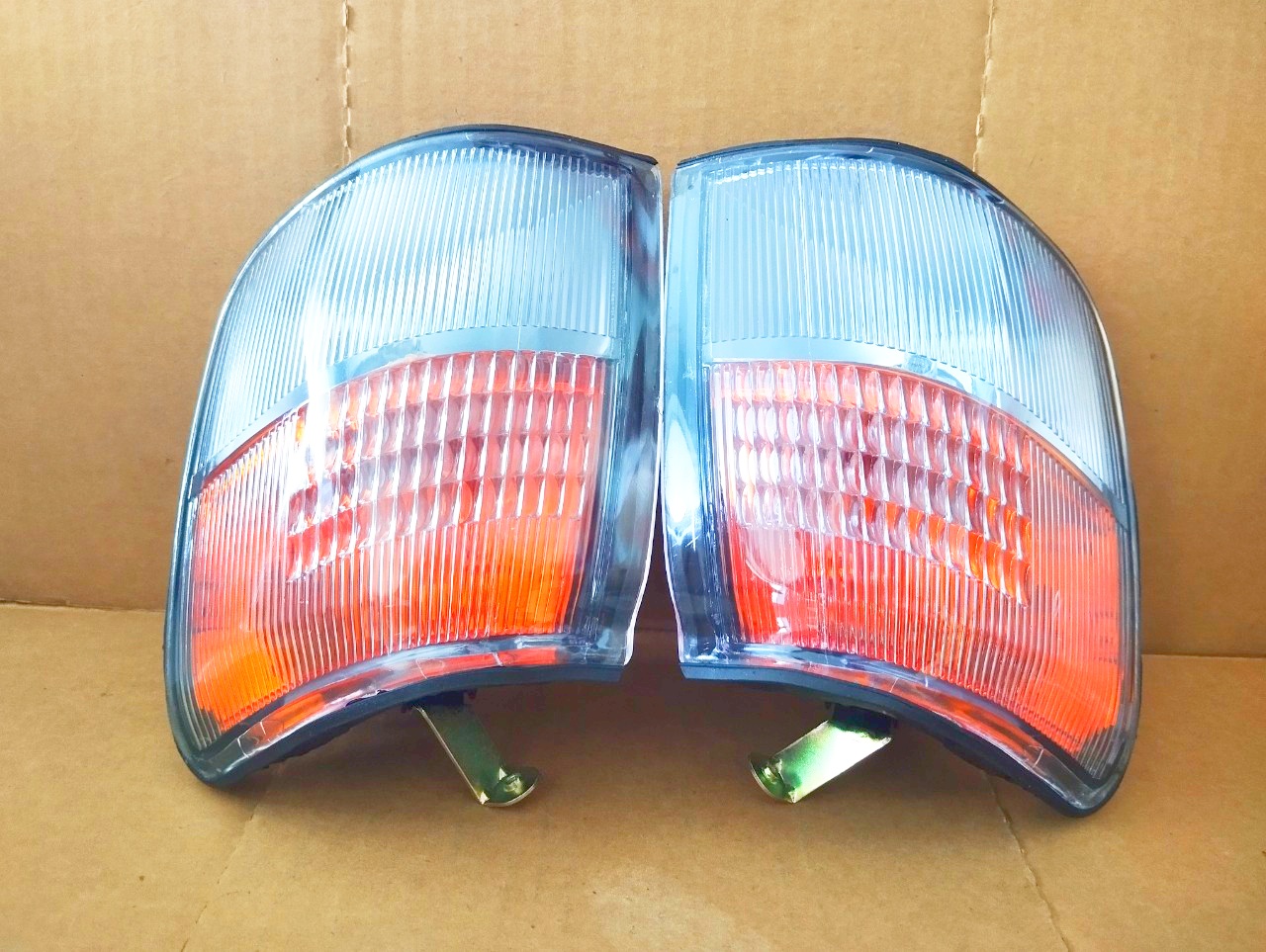 Bộ Đèn Xi Nhan Mitsubishi Pajero V31 V32 V33 V43 V46 (1998-2007)