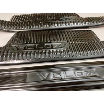 Ốp bậc cửa , nẹp bước chân Toyota Veloz 2022-2023 cao cấp -mẫu Titan 8 chi tiết