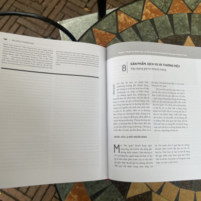 (Bìa cứng) NGUYÊN LÝ MARKETING - PHIÊN BẢN THỨ 17 CỦA PHILIP KOTLER & GARY ARMSTRONG - CUỐN SÁCH NỀN TẢNG MÀ MỌI MARKETER CẦN CÓ - Philip Kolter, Gary Armstrong - Hùng Vũ dịch - Alphabooks -Nhà Xuất Bản Đại học Kinh Tế Quốc Dân 