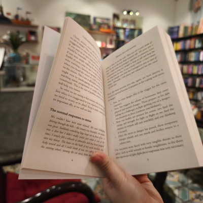 Sách - Overcoming Anxiety by Helen Kennerley - A self-help guide using cognitive behavioural techniques