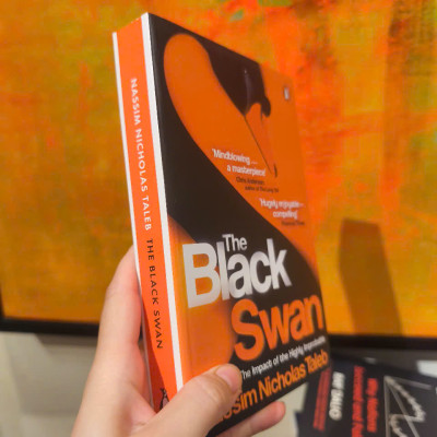 Sách - The Black Swan: The Impact of the Highly Improbable by Nassim Nicholas Taleb - Nonfiction / Economics