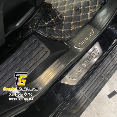 BỘ SẢN PHẨM Nẹp bước chân và ốp chống trầy cốp Ford Everest 2016-2019 - Mẫu Inox