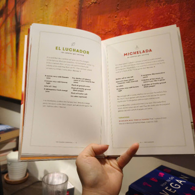 Sách - 150-Calorie Cocktails: All-Natural Drinks and Snacks: A Recipe Book by Stephanie Banyas