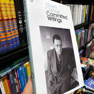 Sách - Committed Writings by Albert Camus - Penguin Modern Classics - Sách Ngoại Văn