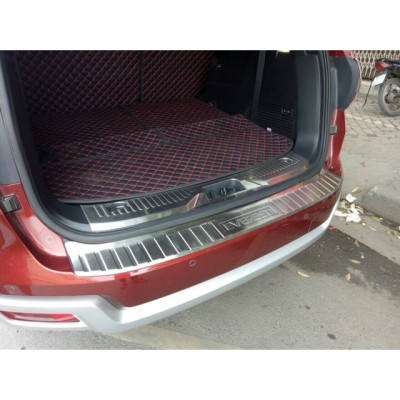 Bộ ốp chống trầy Cốp INOX dành cho xe Ford Everest - Bên ngoài