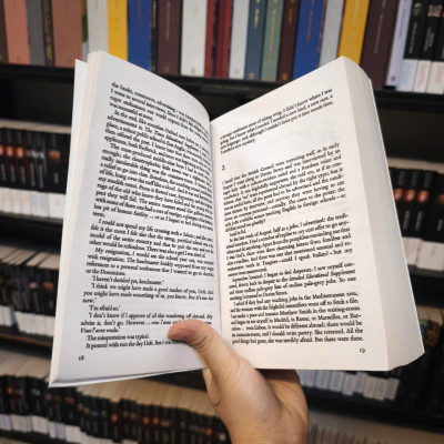 Sách - The Magus by John Fowles - Fiction/ Fantasy /Mystery in English