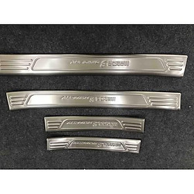 Ốp bậc chân trong dành cho MAZDA 3 2020 mẫu inox
