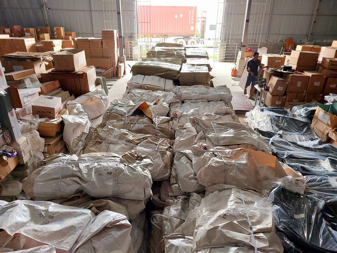 Thảm lót sàn ô tô phổ quát/ tự cắt Macsim màu đen