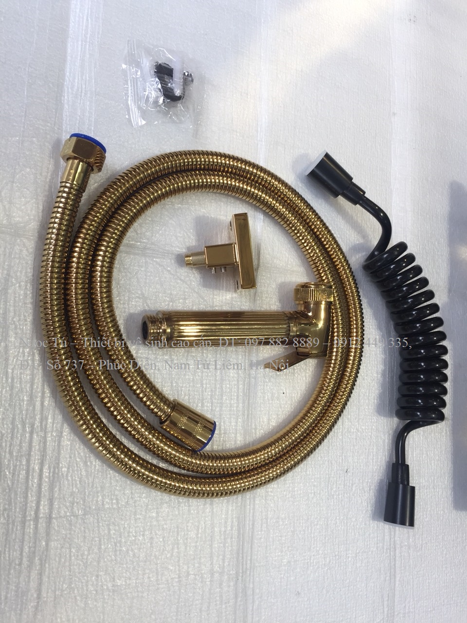 Sen cây tắm bảng hiển thị nhiệt độ màu đen ánh vàng GS 7749, đẹp sang trọng quý phái, ko dùng điện mà vẫn hiện nhiệt độ