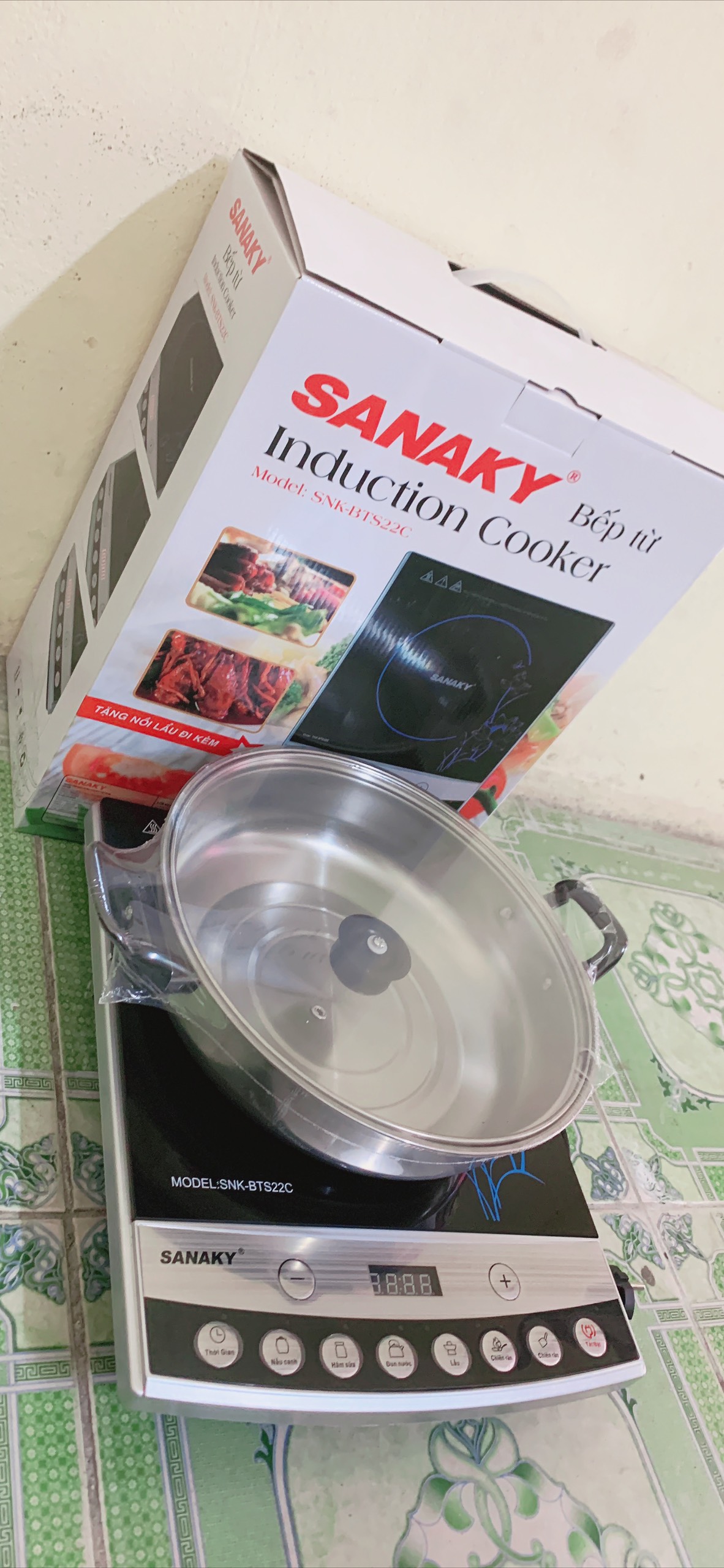 Bếp từ Sanaky SNK-BTS22C-Hàng Chính hãng tặng kèm nồi lẩu