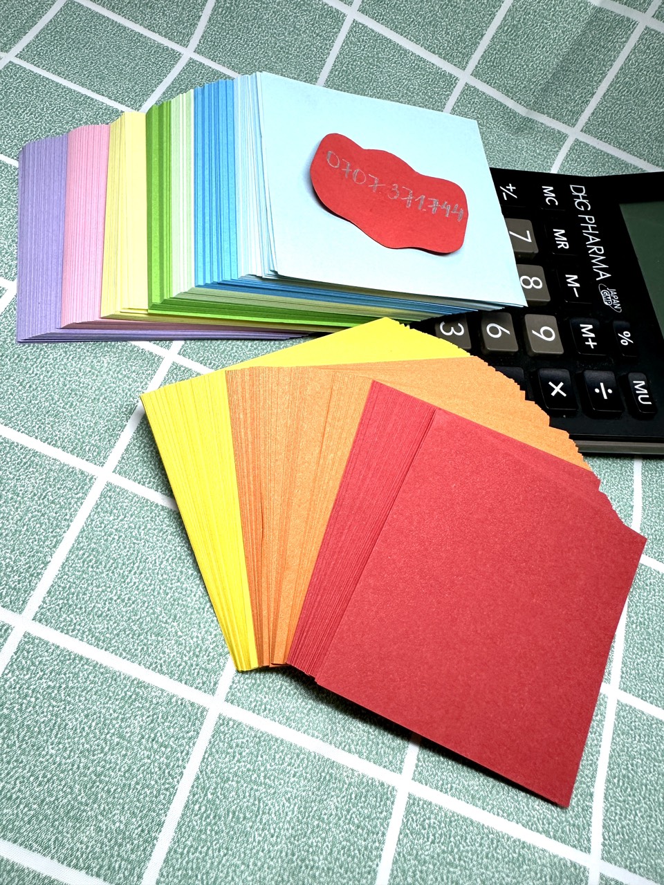 Giấy Gấp Hạc 520 Tờ Gồm 10 Màu Khác Nhau Kích Thước 7cm và 10cm Có Thể Dùng Làm Giấy Note Không Keo