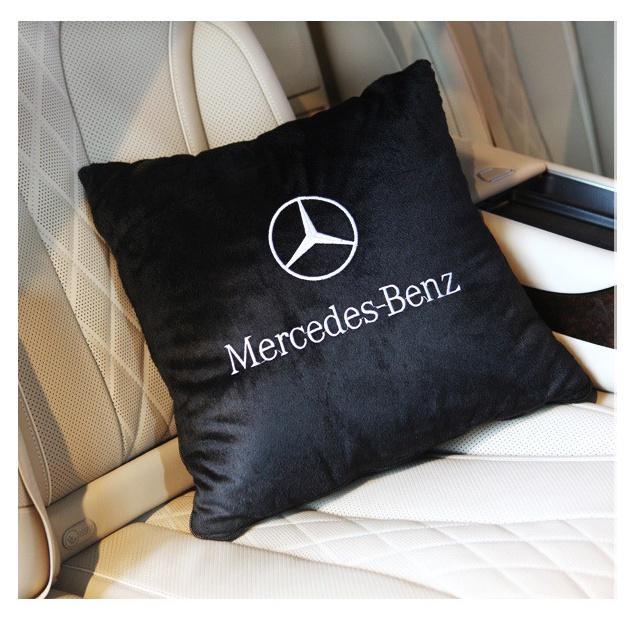 Chăn ô tô kiêm gối gấp gọn logo Mercedes | Sản phẩm chăn và gối 2 in 1
