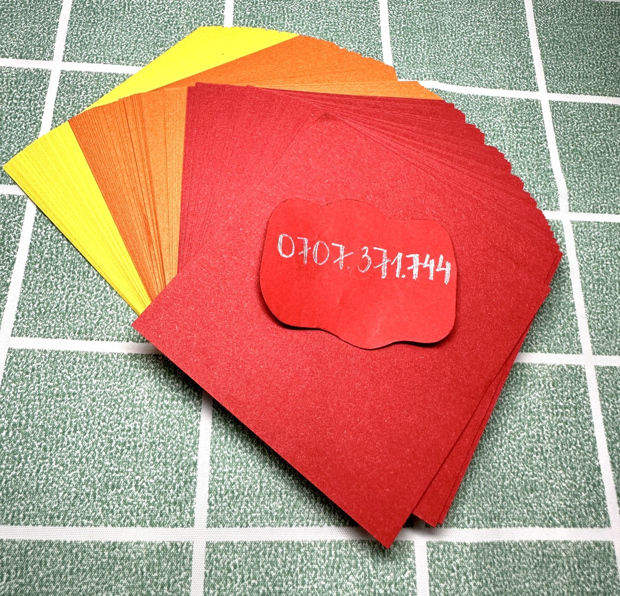 Giấy Gấp Hạc 520 Tờ Gồm 10 Màu Khác Nhau Kích Thước 7cm và 10cm Có Thể Dùng Làm Giấy Note Không Keo