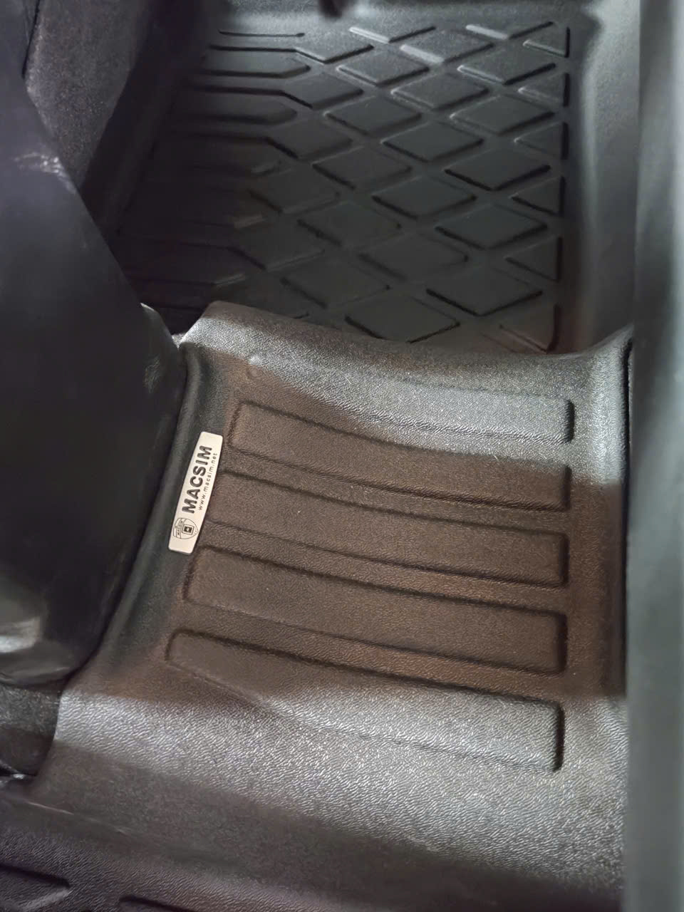 Thảm sàn sd Nissan Kick nhãn hiệu Macsim Nhãn hiệu Macsim chất liệu nhựa TPE cao cấp màu đen