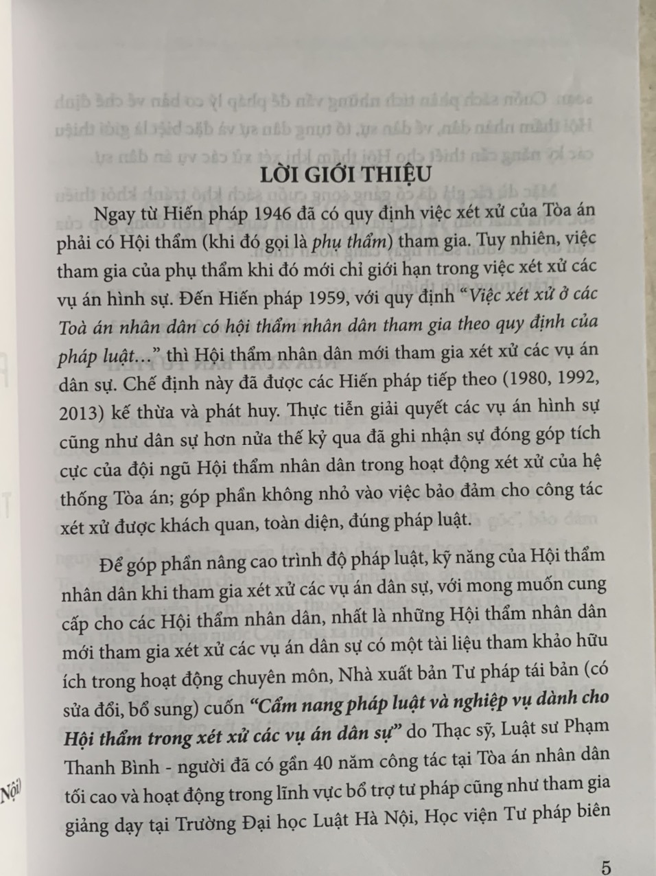 Cẩm nang pháp luật và nghiệp vụ dành cho Hội thẩm trong xét xử các vụ án dân sự
