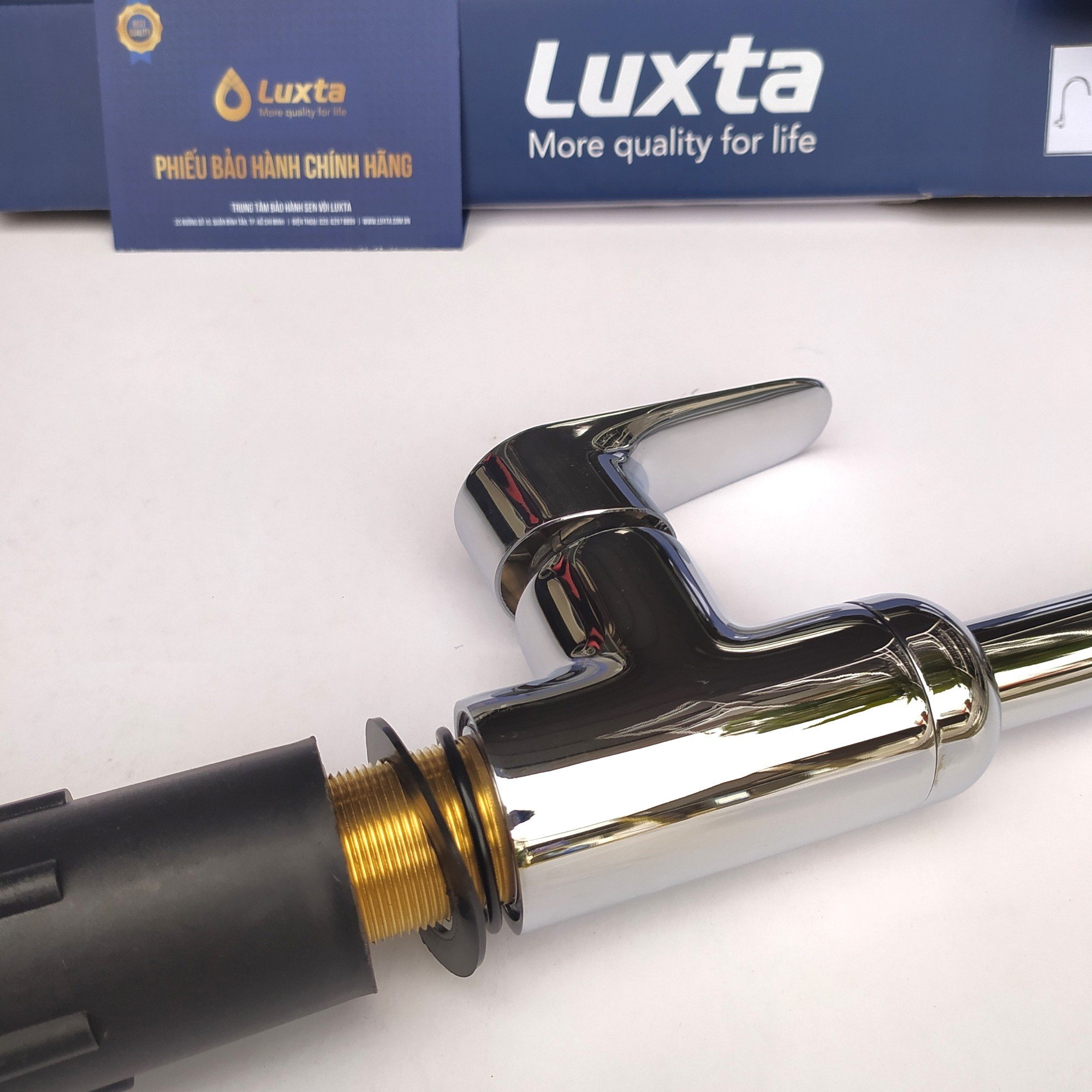 Vòi Rửa Bát Đồng Thau Mạ Crome Nóng Lạnh LUXTA L3222X6 - Thân tròn xoay 360, kèm cặp dây cấp