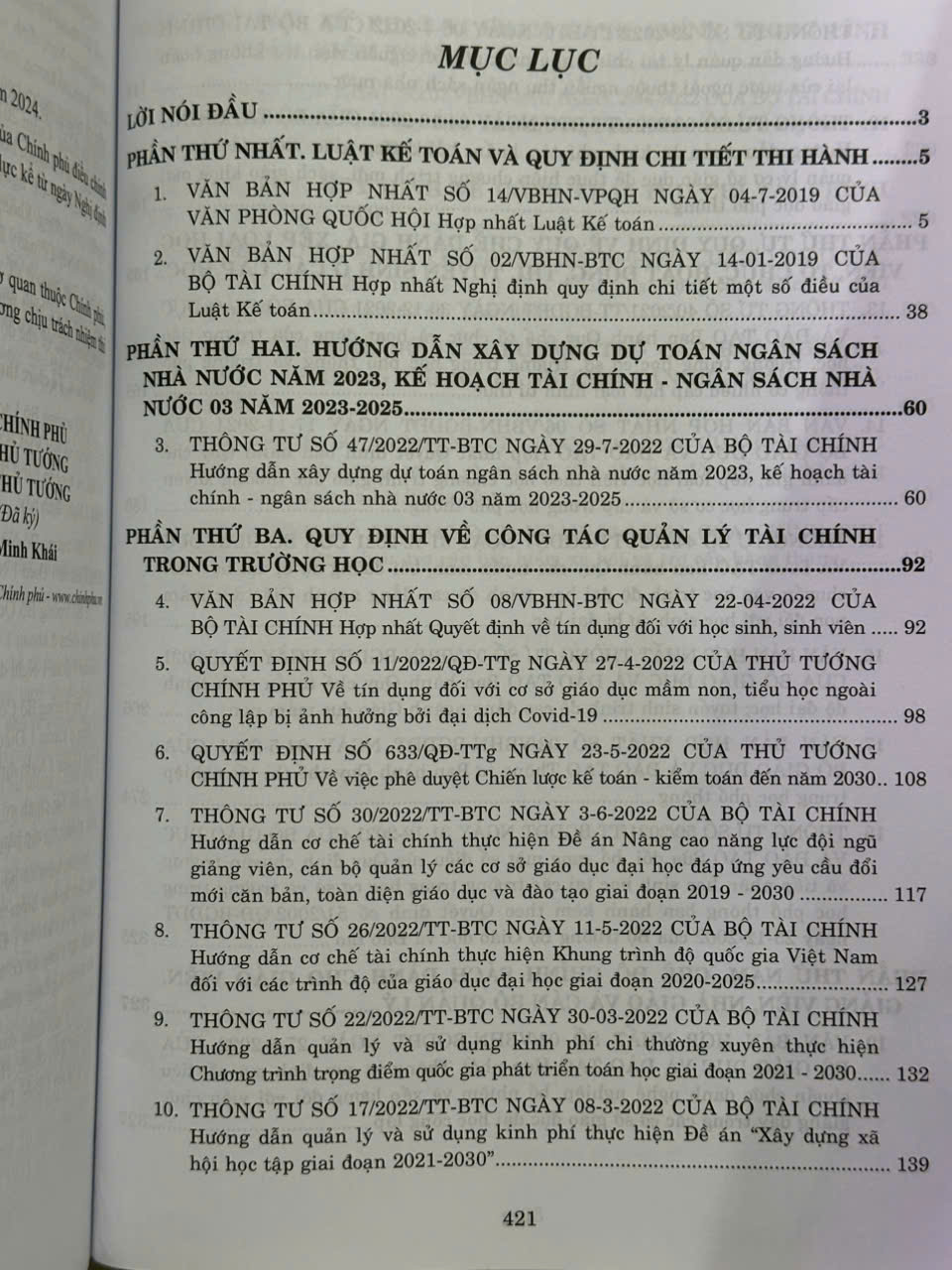 Sách Sổ Tay Kế Toán Trường Học – Quy Định Về Công Khai Thu Chi, Quản Lý Tài Chính Trong Trường Học (V2504D)