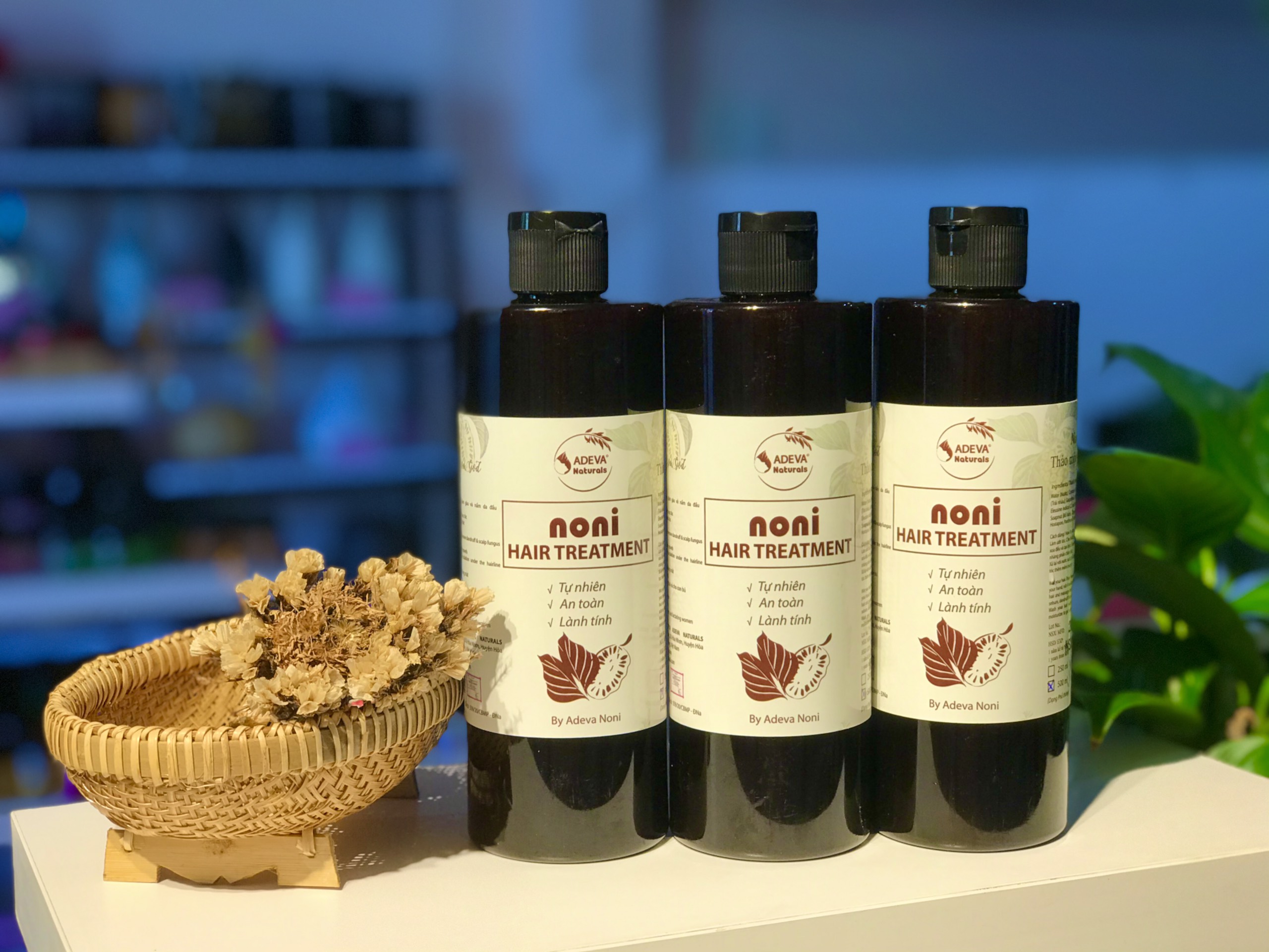 Dầu gội chống gàu ngừa rụng tóc Adeva Noni - 100% từ thảo dược thiên nhiên, không cần dầu xả. Mùi thơm tự nhiên, phục hồi tóc hư tổn, giúp tóc bóng mượt tự nhiên