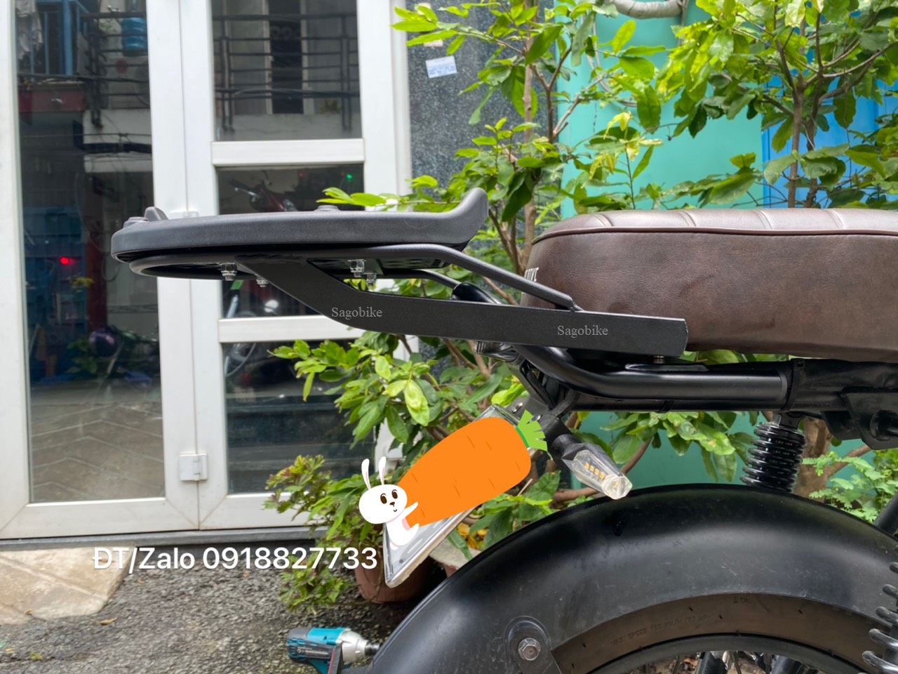Thùng Givi B27N gắn cho xe máy điện Datbike Weaver 200, thùng Givi B27N và baga gắn cho Weaver200