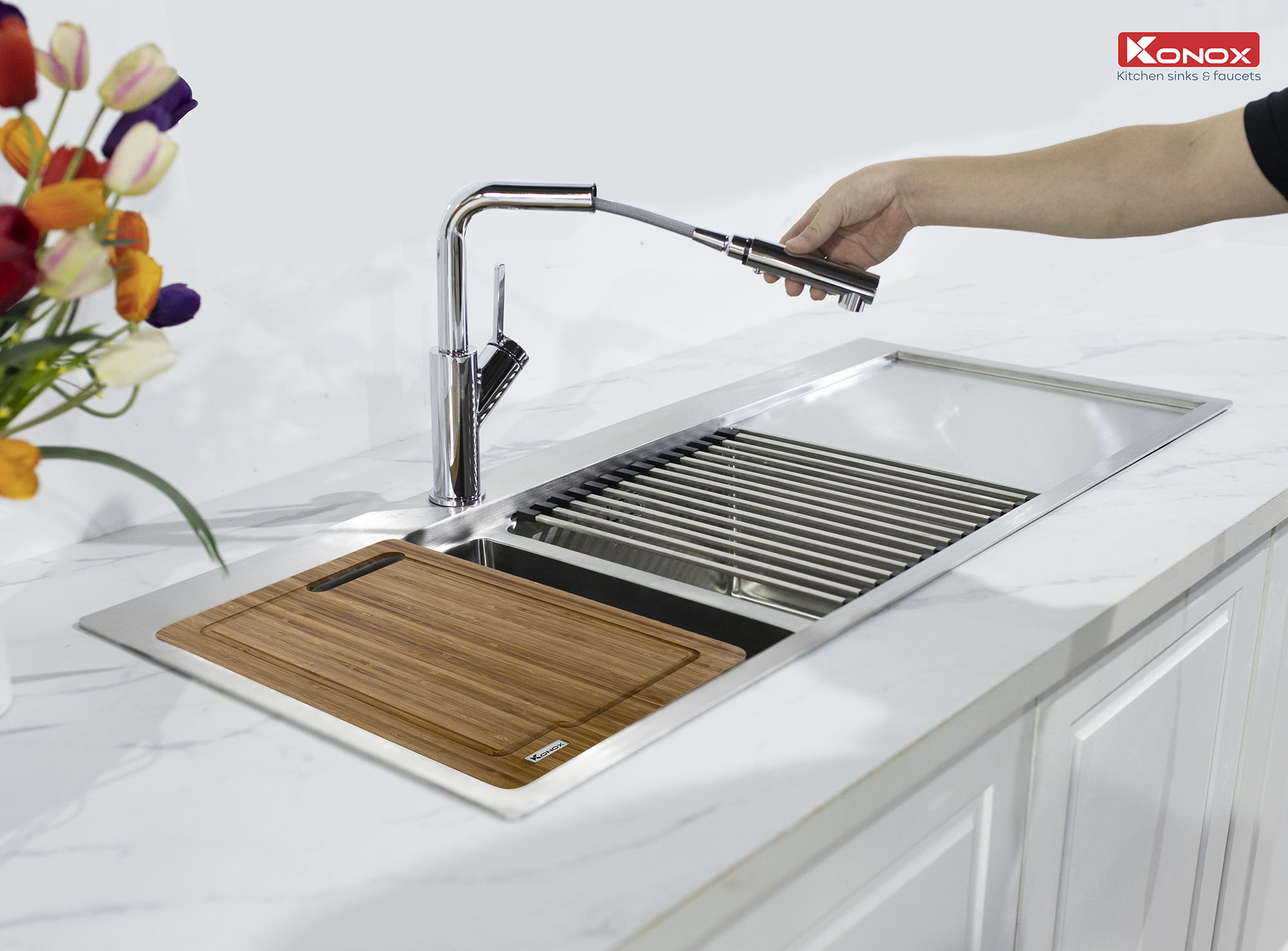 Vòi rửa bát rút dây Konox, Model Artan Chrome, 6 phiên bản màu, Bề mặt mạ PVD 5 lớp cao cấp, Lõi đồng tiêu chuẩn CW617N, Linh kiện phụ trợ dòng chảy nhập khẩu châu Âu, Bảo hành chính hãng 5 năm, Hàng chính hãng