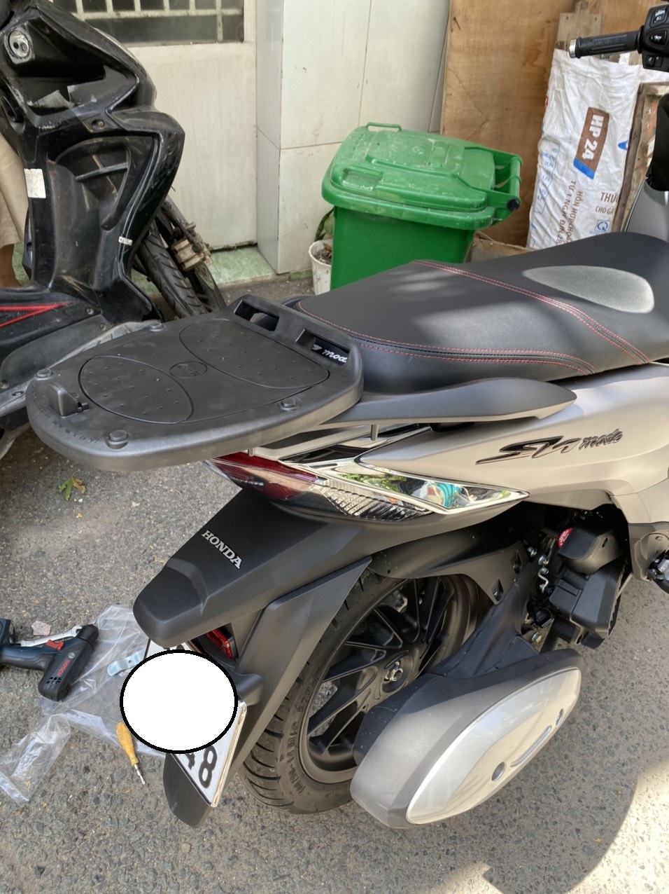 Đế đệm Givi MP60N dùng để lắp thùng Givi