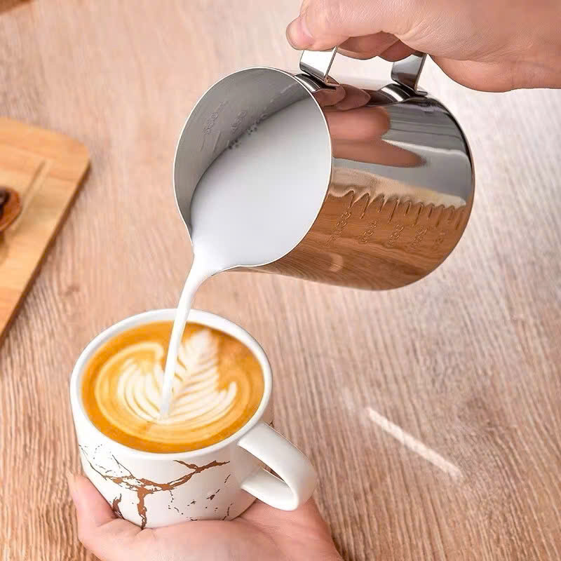 Ca Đánh Sữa Inox Có Vạch Chia 350ml - 550ml - 900ml, Dụng Cụ Pha Chế Inox Chất Lượng Cao - HÀNG CHÍNH HÃNG MINIIN