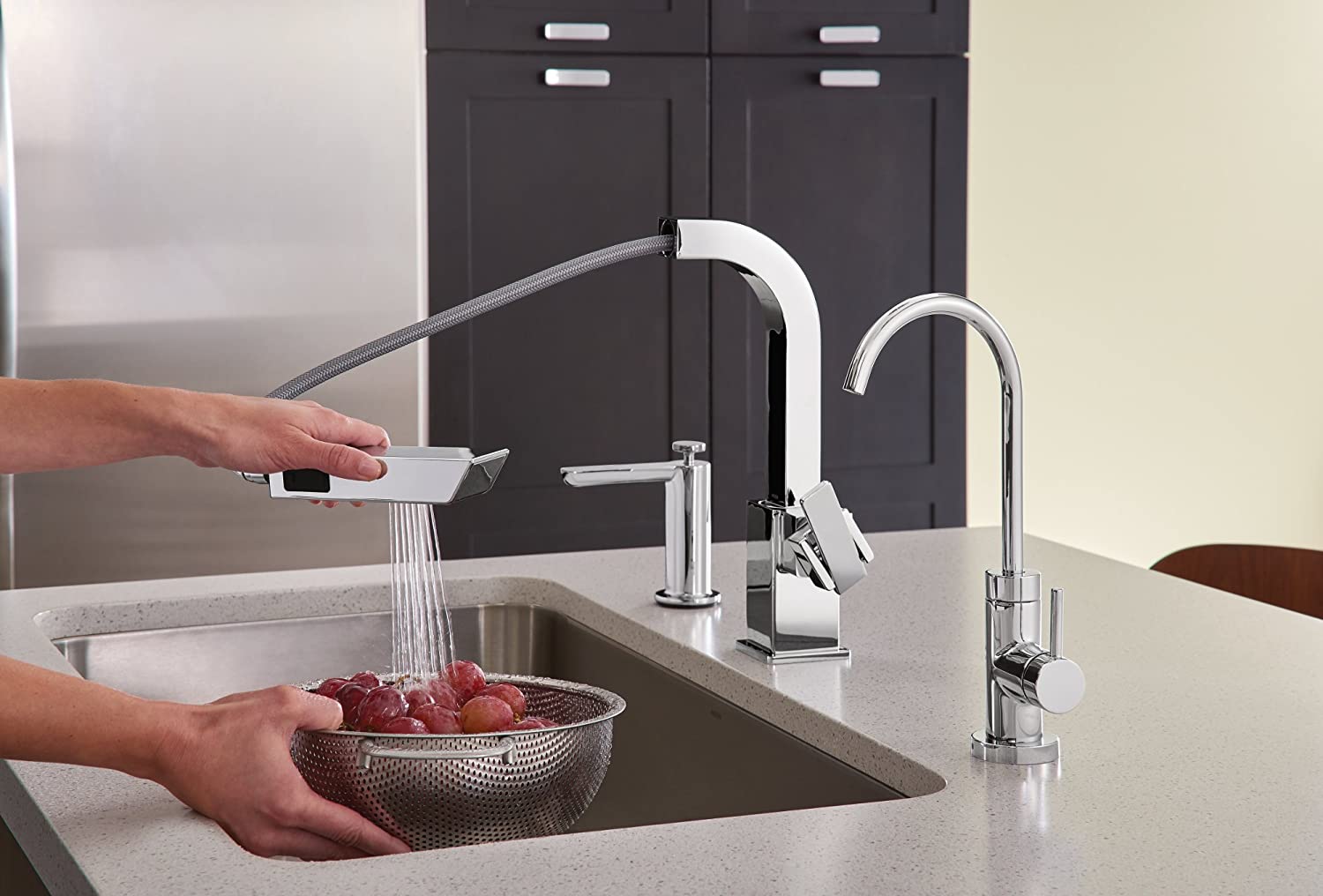 Vòi rửa chén dây rút MOEN S7597C (HÀNG CHÍNH HÃNG)