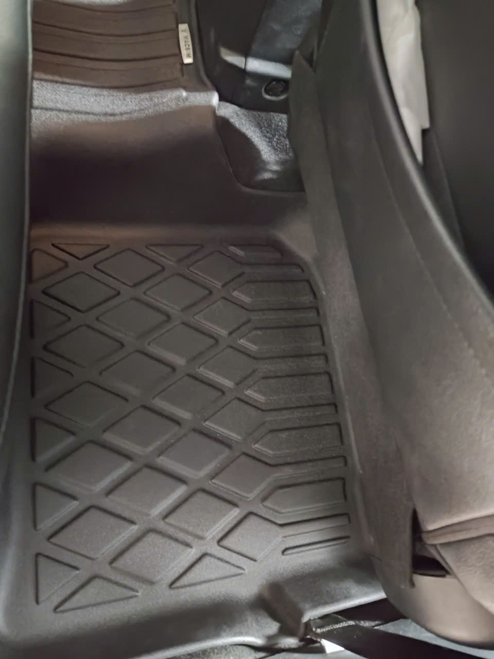 Thảm sàn sd Nissan Kick nhãn hiệu Macsim Nhãn hiệu Macsim chất liệu nhựa TPE cao cấp màu đen
