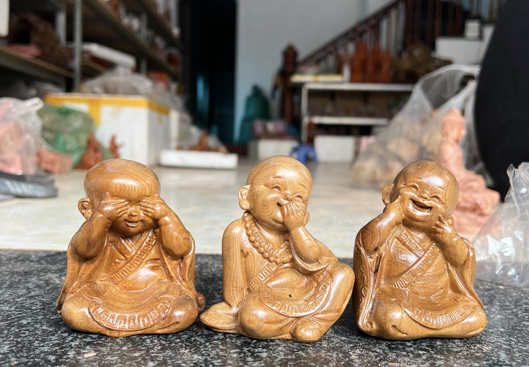 Bộ tượng tam không mini trang trí bàn học ,bàn làm việc ,ôtô ,láp tốp bằng gỗ ngọc am thơm nức kt cao 9×6×7cm