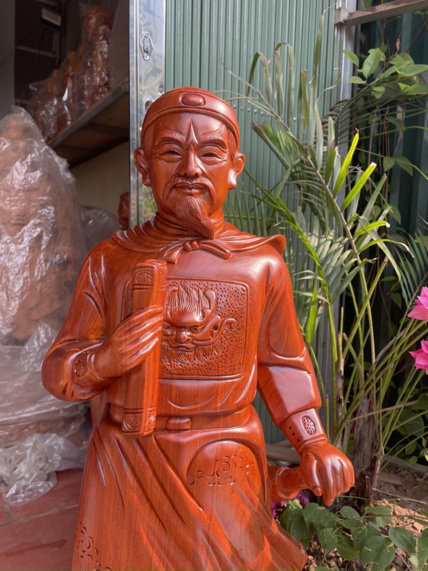 TƯỢNG ĐIÊU KHẮC TRẦN QUỐC TUẤN TRẦN HƯNG ĐẠO VƯƠNG BẰNG GỖ HƯƠNG ĐÁ KT CAO 100×34×24CM