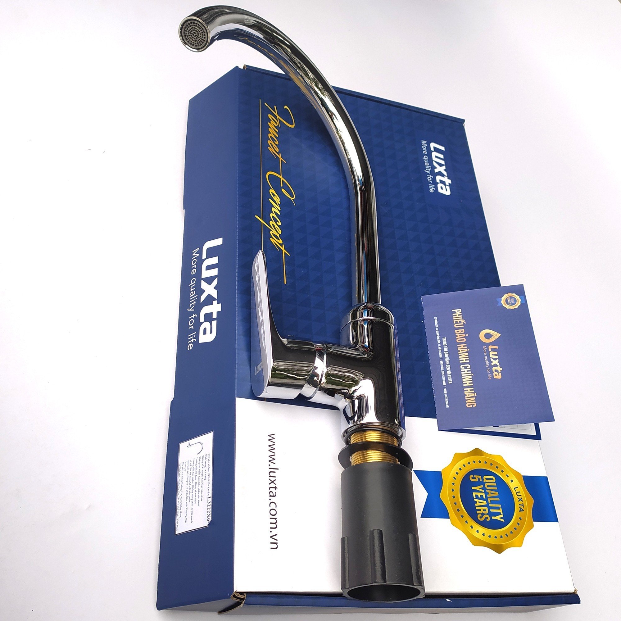 Vòi Rửa Bát Đồng Thau Mạ Crome Nóng Lạnh LUXTA L3222X6 - Thân tròn xoay 360, kèm cặp dây cấp