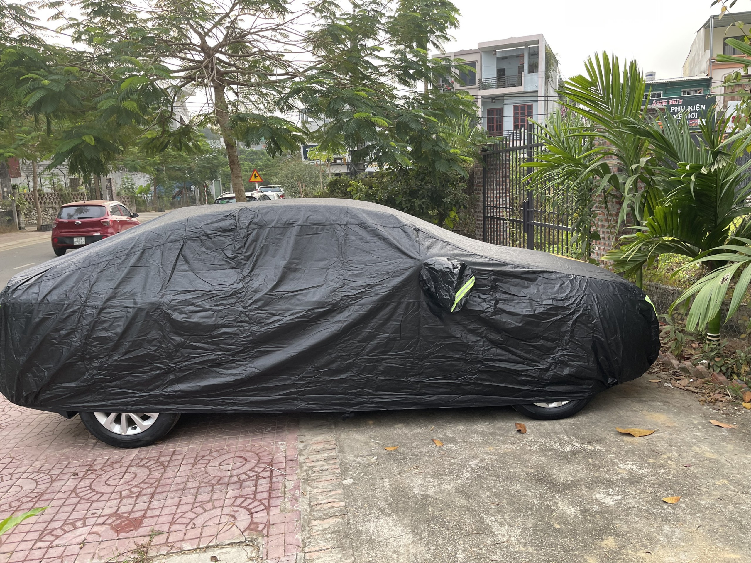 Bạt phủ ô tô BMW X7 chất liệu Polyester - màu đen cao cấp MACSIM màu đen - sử dụng trong nhà và ngoài trời