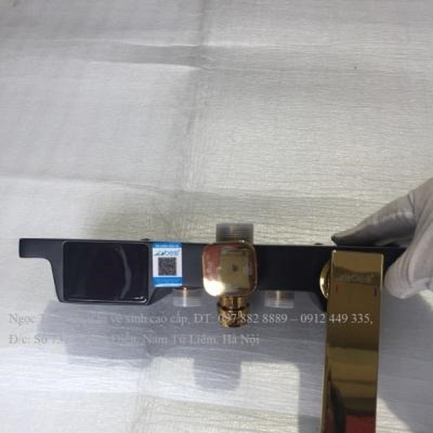 Sen cây tắm bảng hiển thị nhiệt độ màu đen ánh vàng GS 7749, đẹp sang trọng quý phái, ko dùng điện mà vẫn hiện nhiệt độ