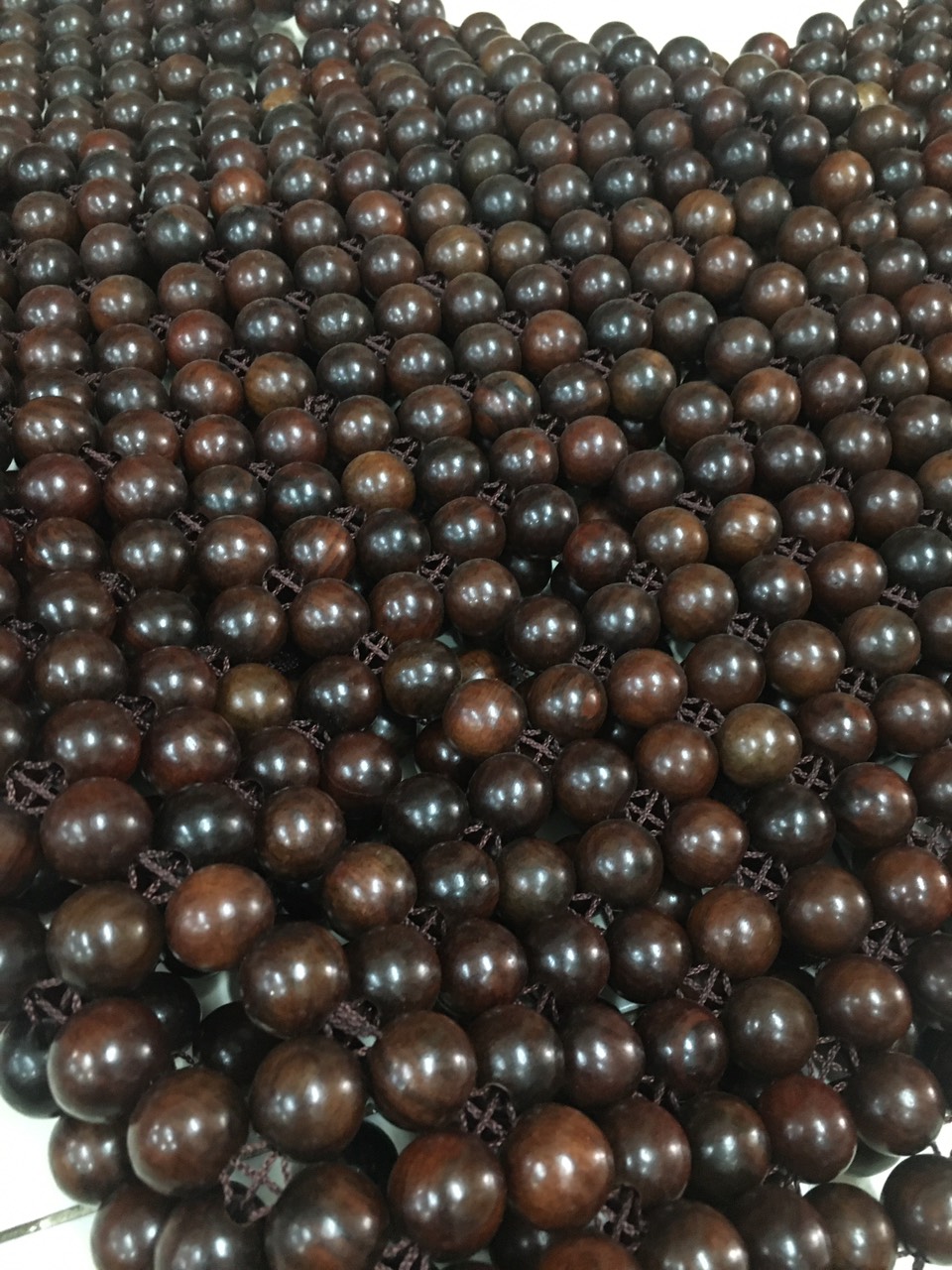 Đệm Lót Ghế Xe Ô Tô Hạt Gỗ Mun Cao Cấp Hạt 18ly - Móc Viền Tay Thủ Công ( Mian.vn )
