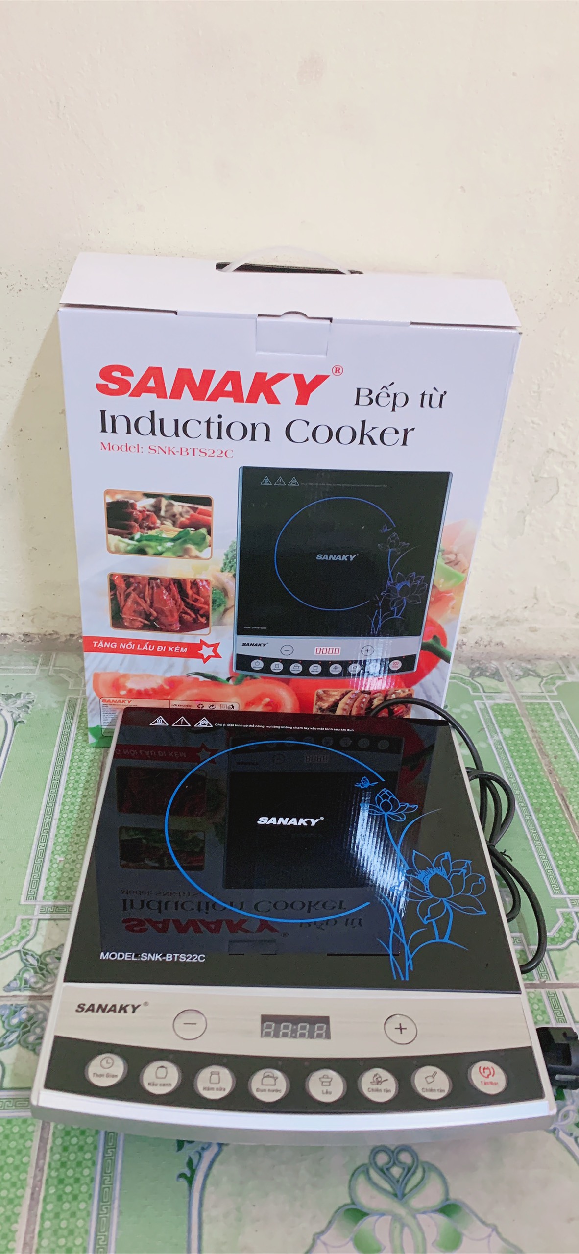 Bếp từ Sanaky SNK-BTS22C-Hàng Chính hãng tặng kèm nồi lẩu