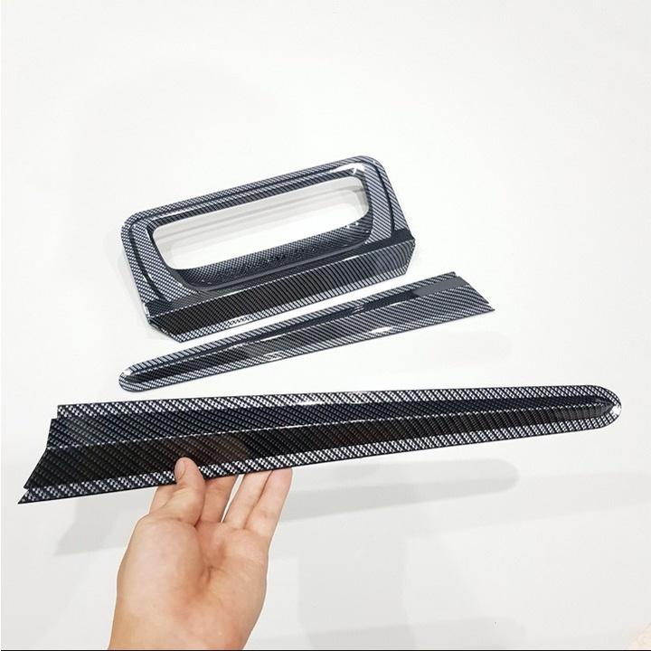 Ốp tay mở cốp sau carbonxe Ford Ranger vân cacbon cao cấp, dùng chung cho các đời xe