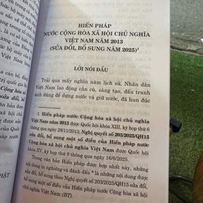COMBO 2 CUỐN: HIẾN PHÁP NƯỚC CỘNG HOÀ XÃ HỘI CHỦ NGHĨA VIỆT NAM NĂM 2013 (Sửa đổi, bổ sung năm 2025) và LUẬT TỔ CHỨC CHÍNH QUYỀN ĐỊA PHƯƠNG NĂM 2025 – NXB Chính trị quốc gia sự thật