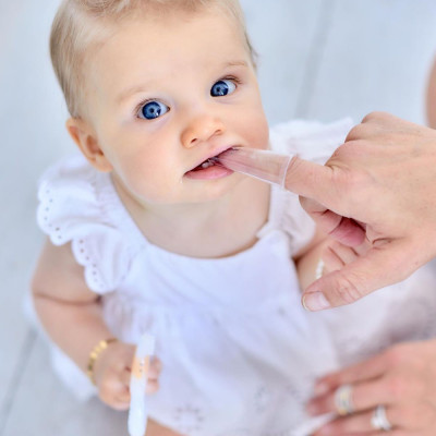 Bộ bàn chải và rơ lưỡi xỏ ngón silicon cho bé Marcus & Marcus, từ sơ sinh