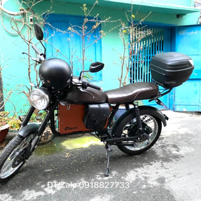 Thùng Givi B27NT gắn cho xe máy điện Datbike Weaver 200, bộ thùng bao gồm baga gắn cho Datbike