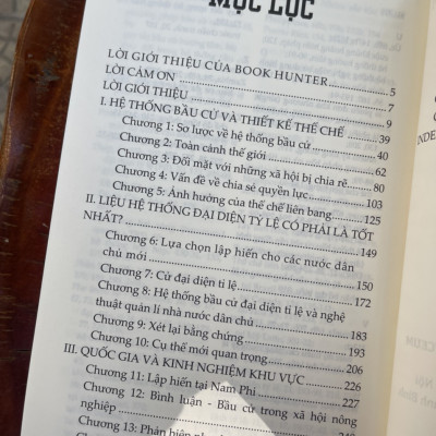 CÁC HỆ THỐNG BẦU CỬ TRÊN THẾ GIỚI - Larry Diamond & Marc F.Plattner đồng biên tập - Nhóm dịch Book Hunter – Lê Duy Nam hiệu đính – Book hunter – Lyceum –NXB  Đà Nẵng