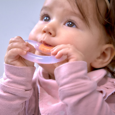 Bàn chải đánh răng kiêm gặm nướu silicon cho bé Marcus & Marcus, từ 6 tháng - Marcus