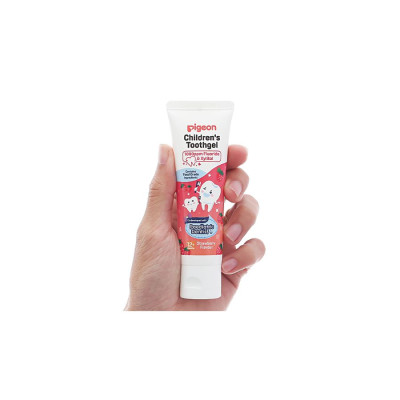 Kem Đánh Răng Trẻ Em Pigeon 45g- Hương Dâu/Hương Trái Cây Nhiệt Đới