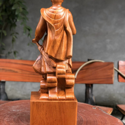 Tượng trần quốc tuấn ,trần hưng đạo vương một nhà quân sự lỗi lạc bằng gỗ hương đá kt cao 80cm