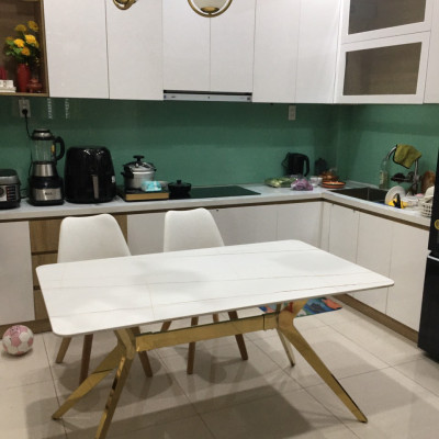 Bàn ăn đá ceramic tia chớp 1m4 tặng kèm 2 ghế eames nệm