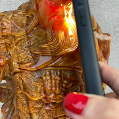 Tượng quan công trấn ải bằng gỗ huyết long bằng gỗ huyết long mọng dầu kt cao 30×13×9cm