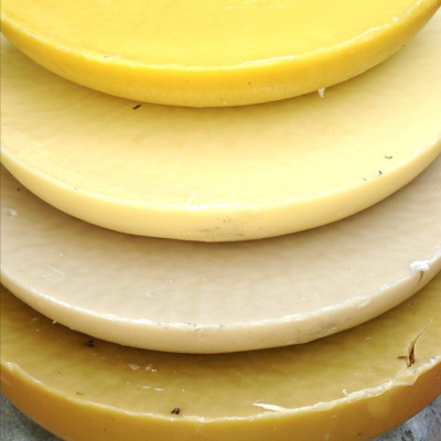 Nến Sáp Ong 125 Giờ Kèm Dĩa Gỗ Dừa 10cm : Khử Mùi Hôi Phòng, Làm Sạch Không Khí, Thơm Nhẹ Mùi Mật Ong - HÀNG CHÍNH HÃNG