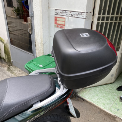 Thùng xe máy điện Feliz, thùng givi E26NX kèm đế gắn cho xe máy điện Vinfast Feliz