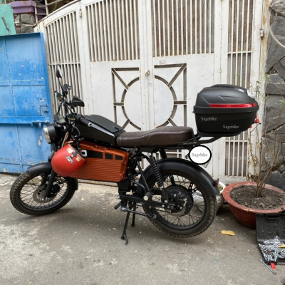 Thùng xe Datbike Weaver 200, thùng Givi B270N và baga theo xe