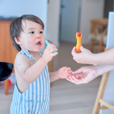 Bộ thìa nĩa tập ăn silicon cho bé Palm Grasp Marcus & Marcus, từ 12 tháng - Ollie