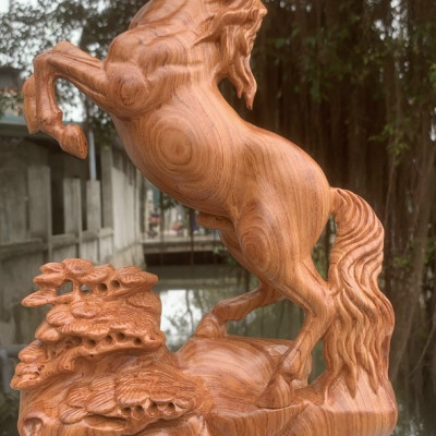 Tượng con ngựa nhất mã phi thiên bằng gỗ hương đá liền khối kt cao 40×22×7,5cm
